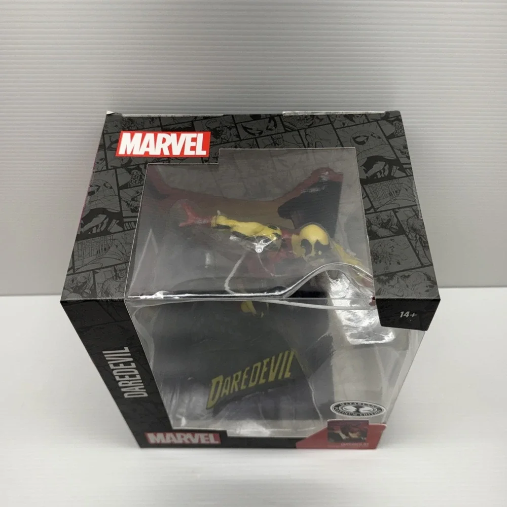 McFarlane Toys Marvel Daredevil #600 Platinum Chase 1:10 Scale Figure with Scene